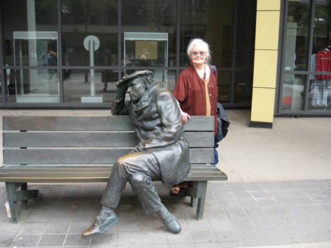 Glenn Gould's statue